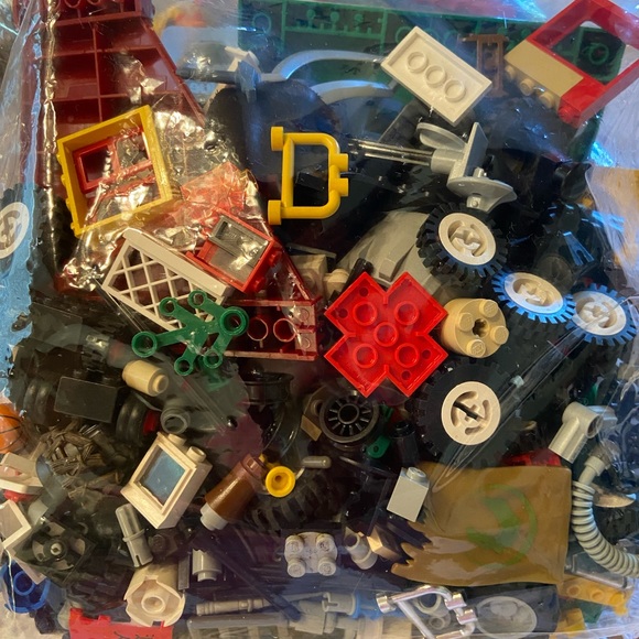 LEGOs lot - Picture 2 of 2